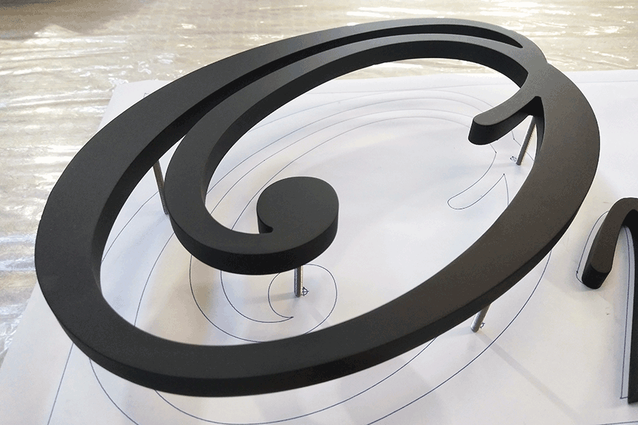 怎么选择合适的亚克力发光字厂家？