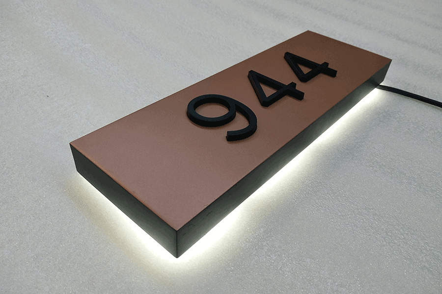 定制门牌发光字的主要类别有哪些？