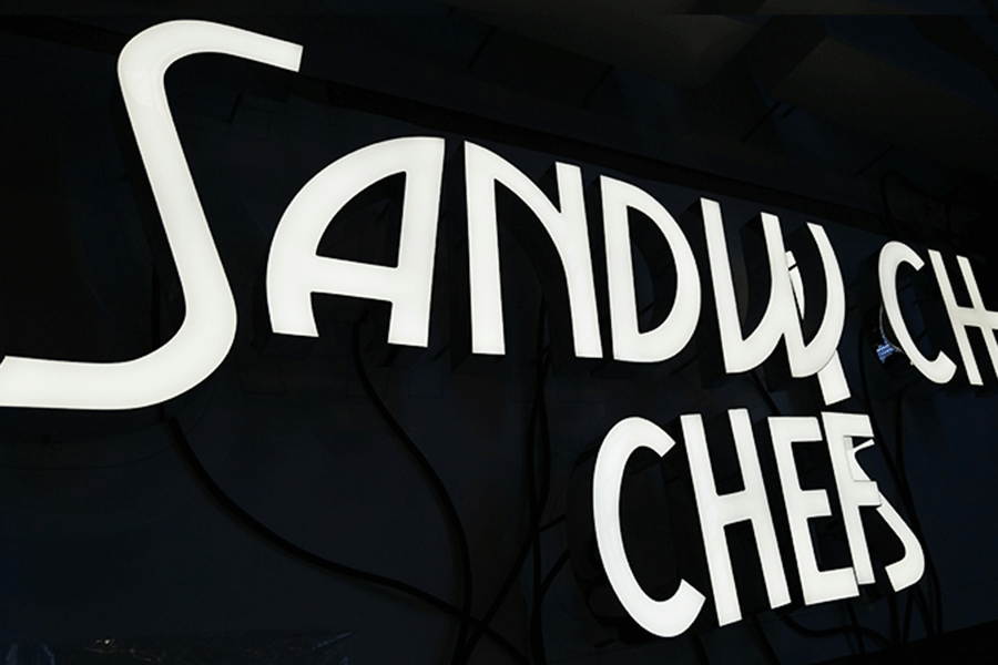 树脂字发光标识牌设计制作有什么亮点？