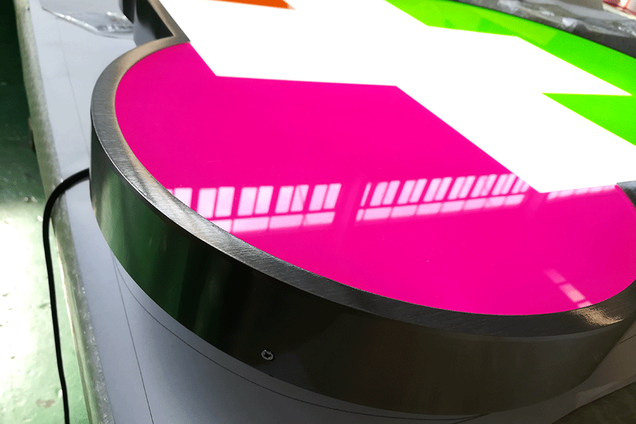 定制LED镂空灯箱有什么优点？