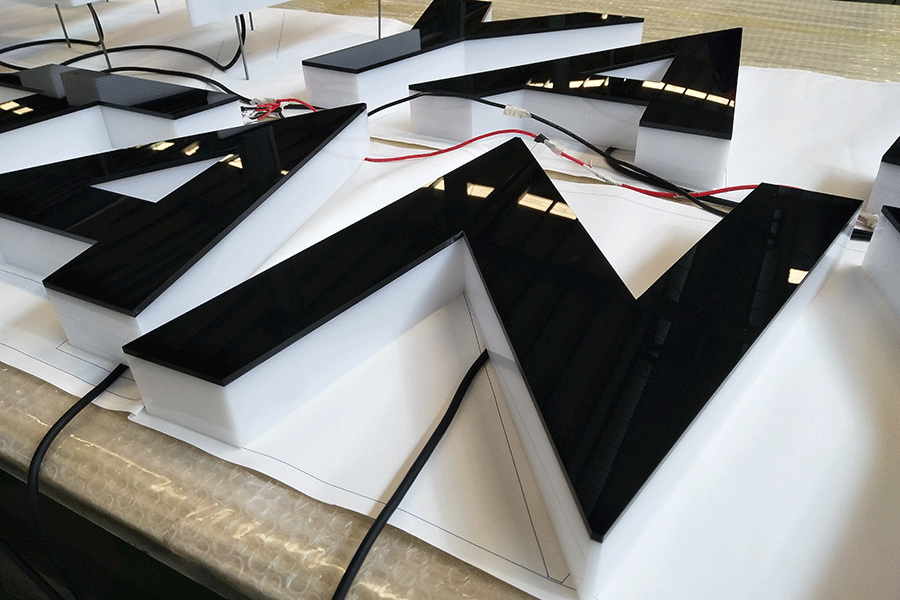 定制LED全亚克力字有什么特征？