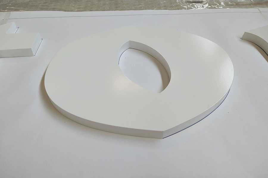 亚克力字发光标识牌制作有什么特色？