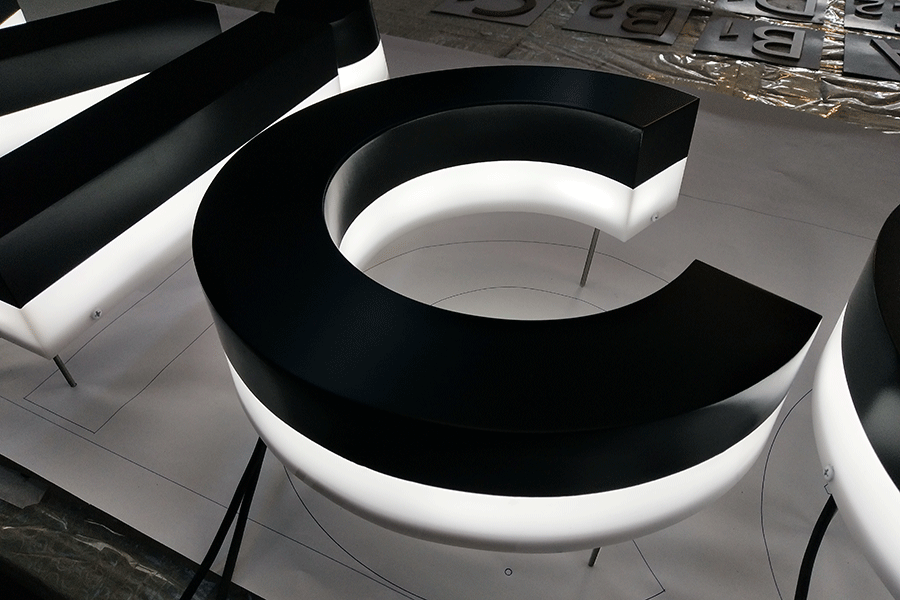 LED全亚克力发光字标识设计制作有什么特色？