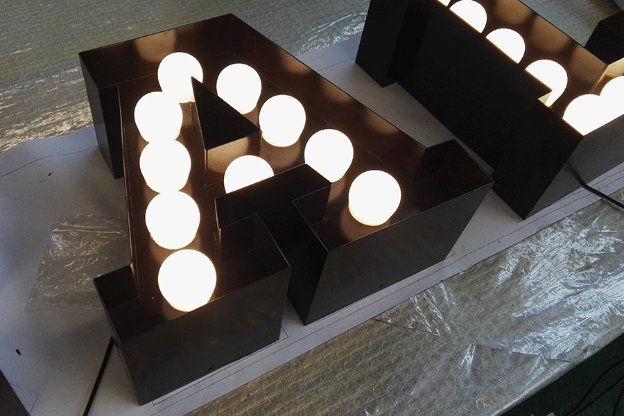 球泡字发光标识牌制作有哪些特色？