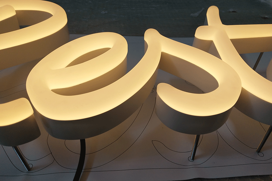 仿霓虹字发光标识牌制作有什么优势？