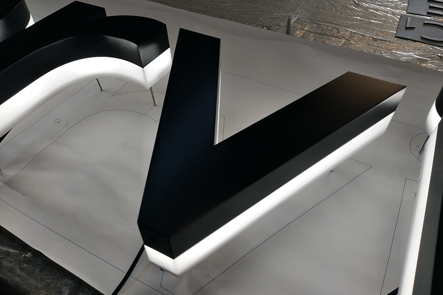 LED亚克力字发光标识制作有哪些优点？