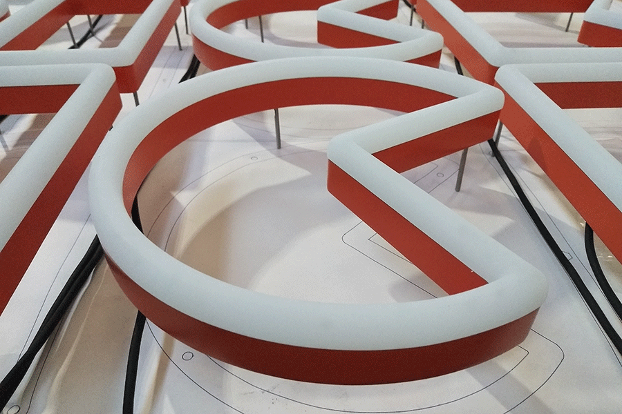 仿霓虹发光字标识标牌制作有什么特色？