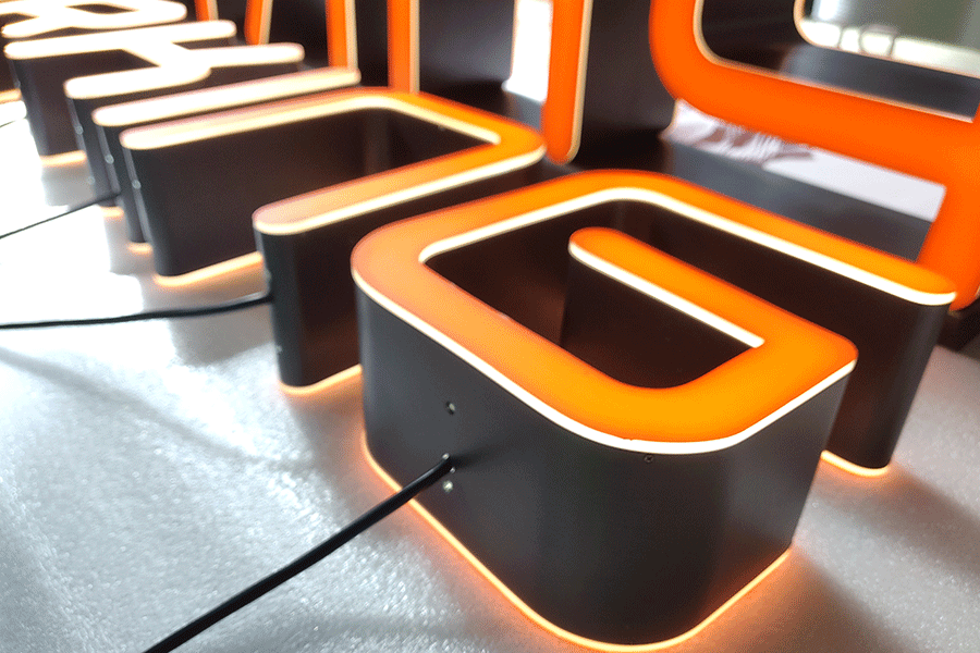 前后发光字发光标识牌设计制作有哪些特色？