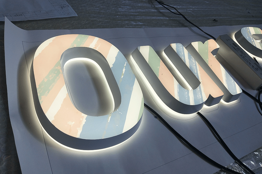 迷你亚克力发光字标识标牌制作有什么特色？