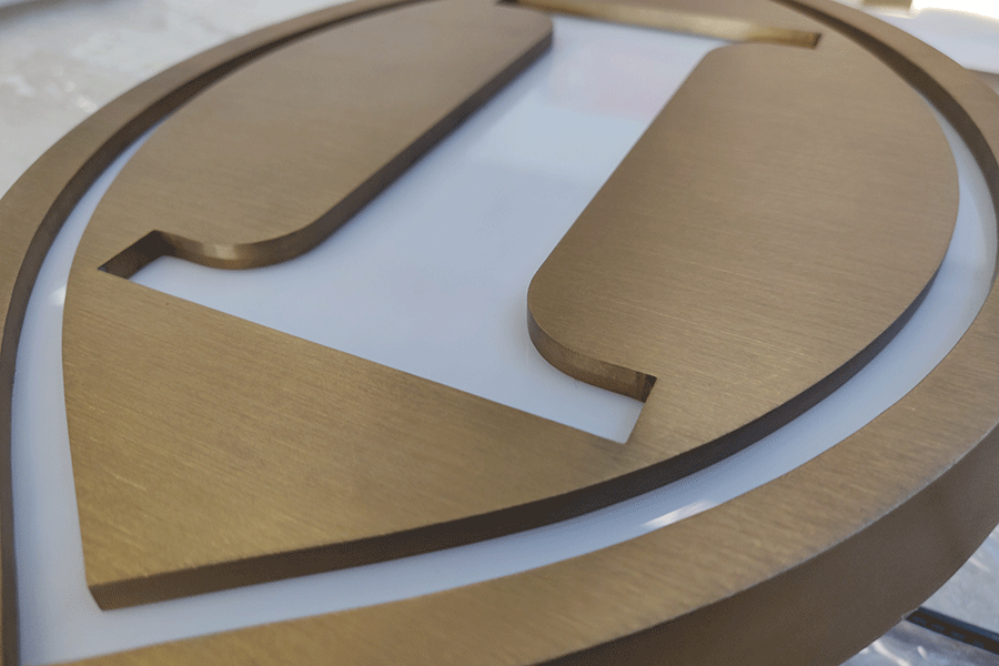 前后发光字发光标识牌设计制作有哪些特征？